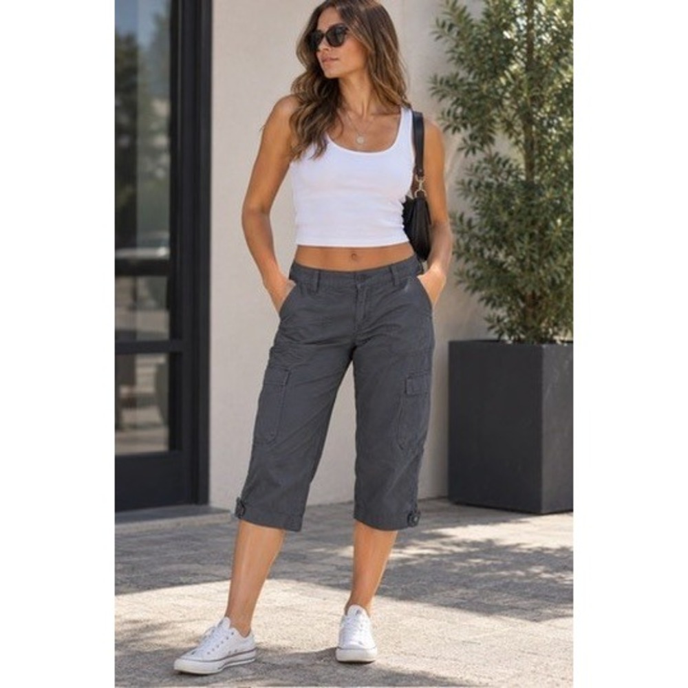 American Eagle Women 2 Short Gray Low Rise Straight Crop Cargo Pants Stretch